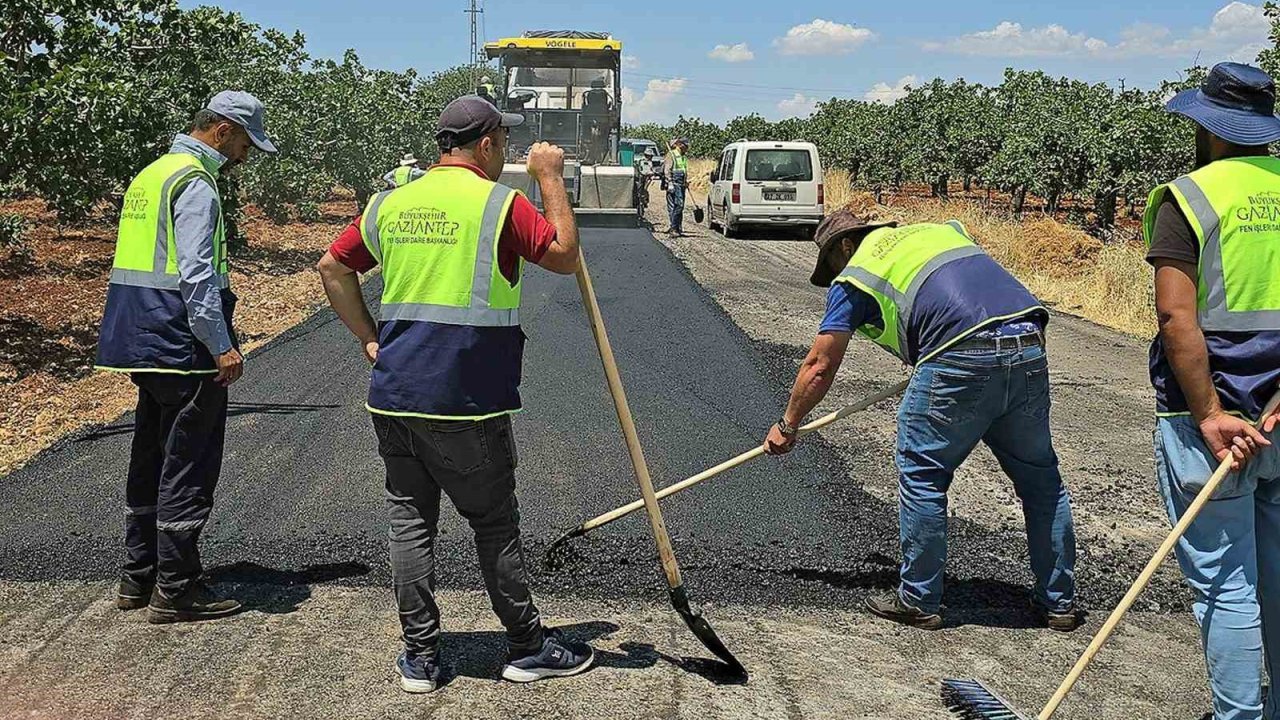 Araban’da sıcak asfalt çalışmaları devam ediyor