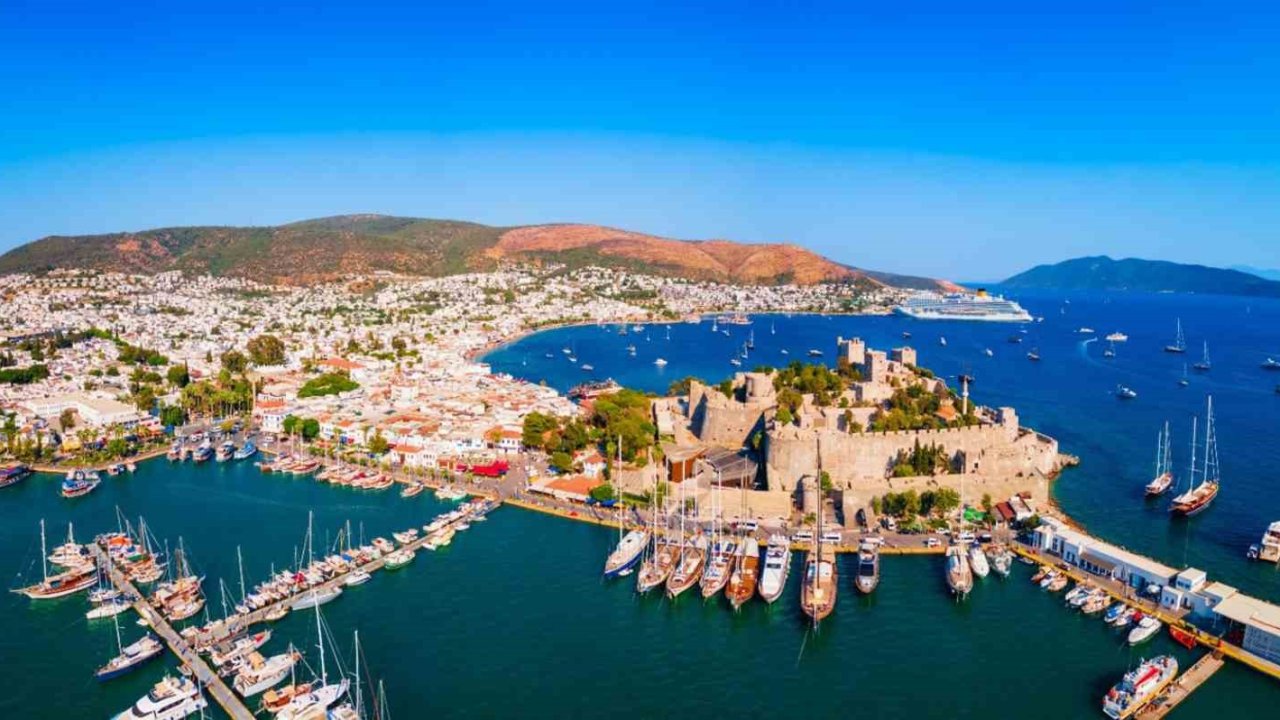 Bodrum limanı deniz hudut kapısında 24 saat kesintisiz hizmet