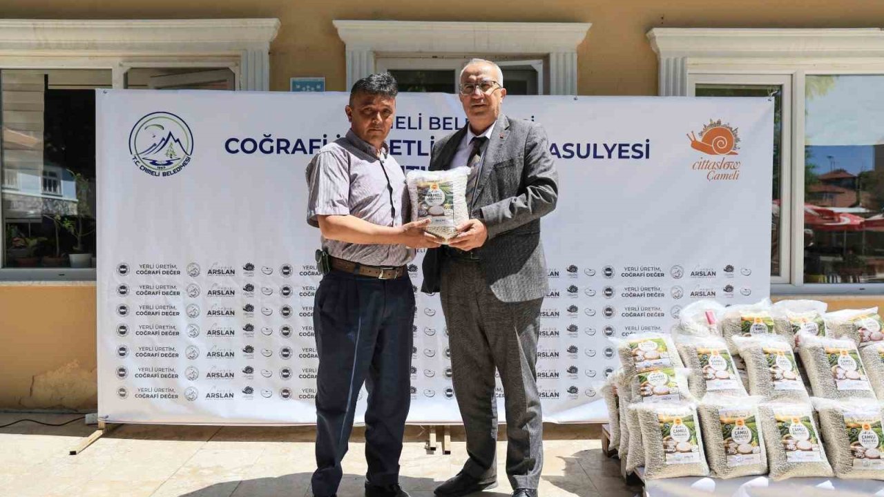Başkan Arslan üretime destek için coğrafi işaretli Çameli fasulyesini çiftçiyle buluşturdu