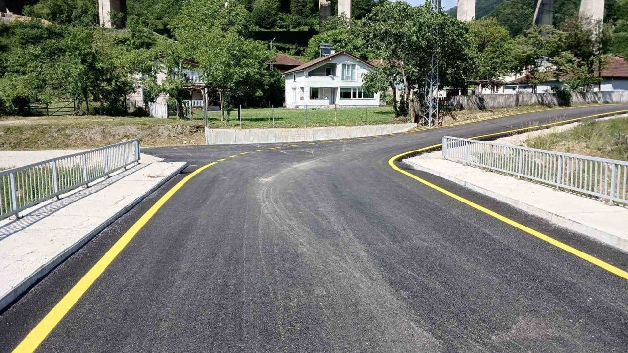 Düzce’de köylerde yol çizgi çalışmaları tamamlanıyor