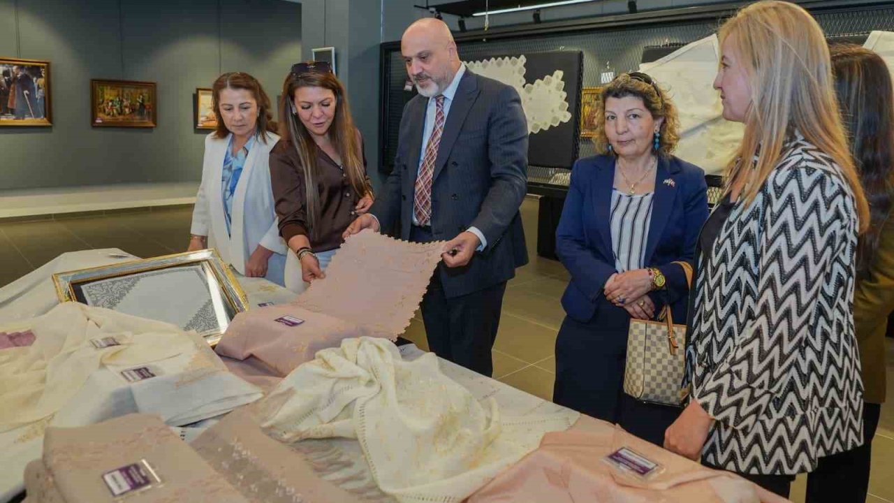 Şehitkamil’de kadınların el emeği eserleri sergilendi