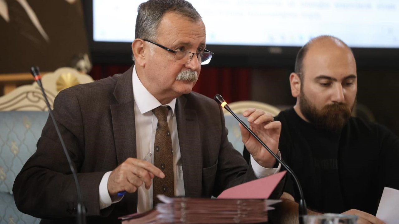 Yunusemre Meclisi’nde Özgür Özel gerginliği