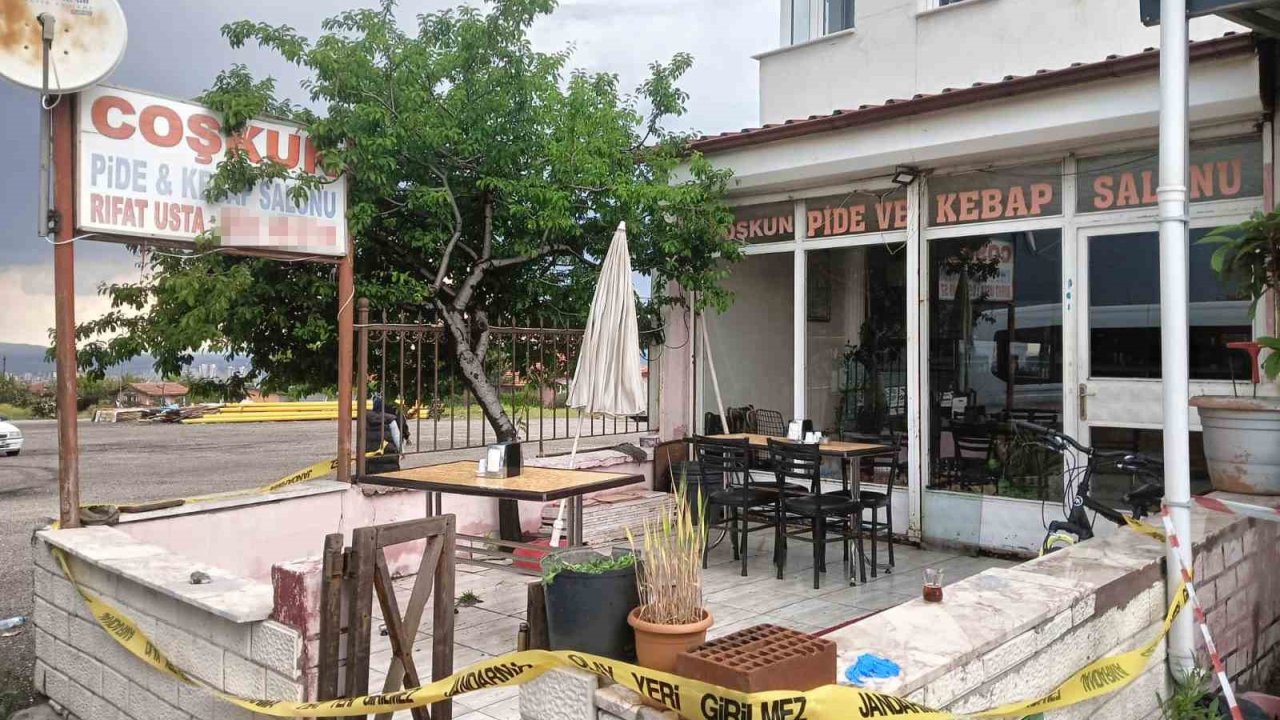 Husumetli olduğu adamı ve onun eşini tabancayla yaraladıktan sonra intihar etti