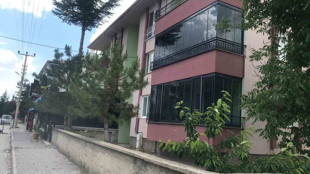 Yaşlı kadın evinde öldürüldü