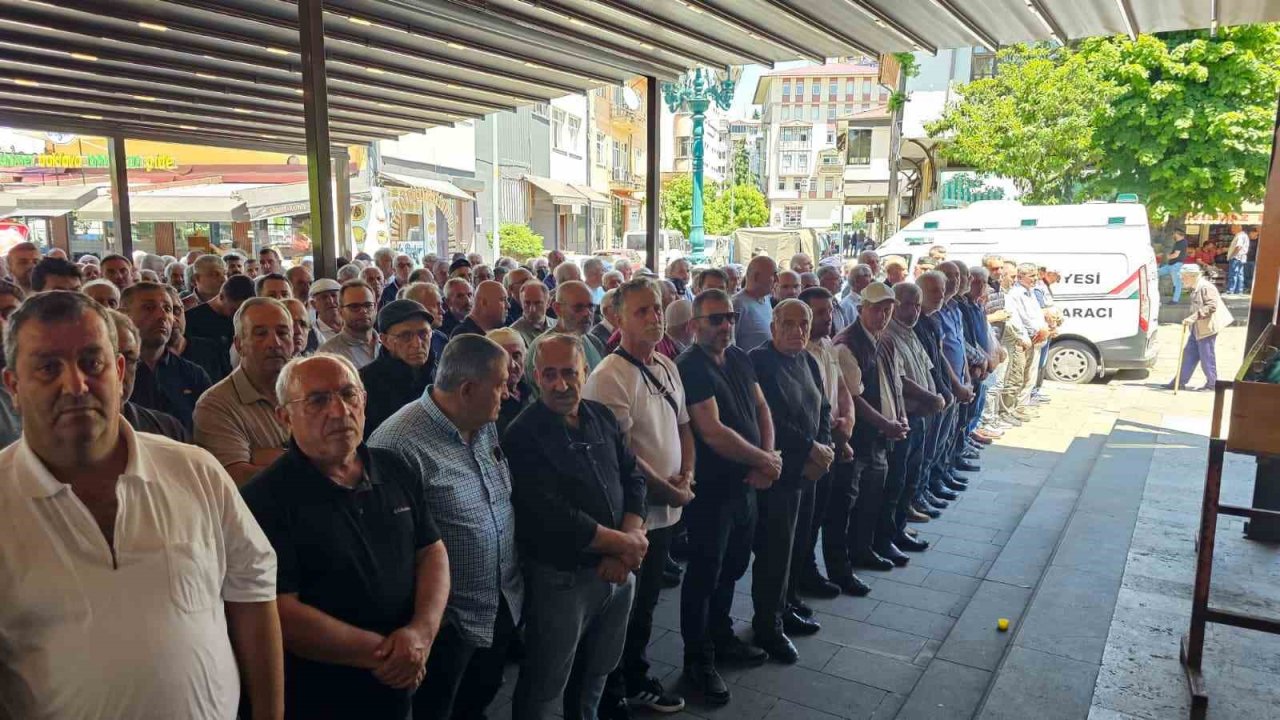 Rize’deki kazada hayatını kaybeden yaşlı çift son yolculuğuna uğurlandı