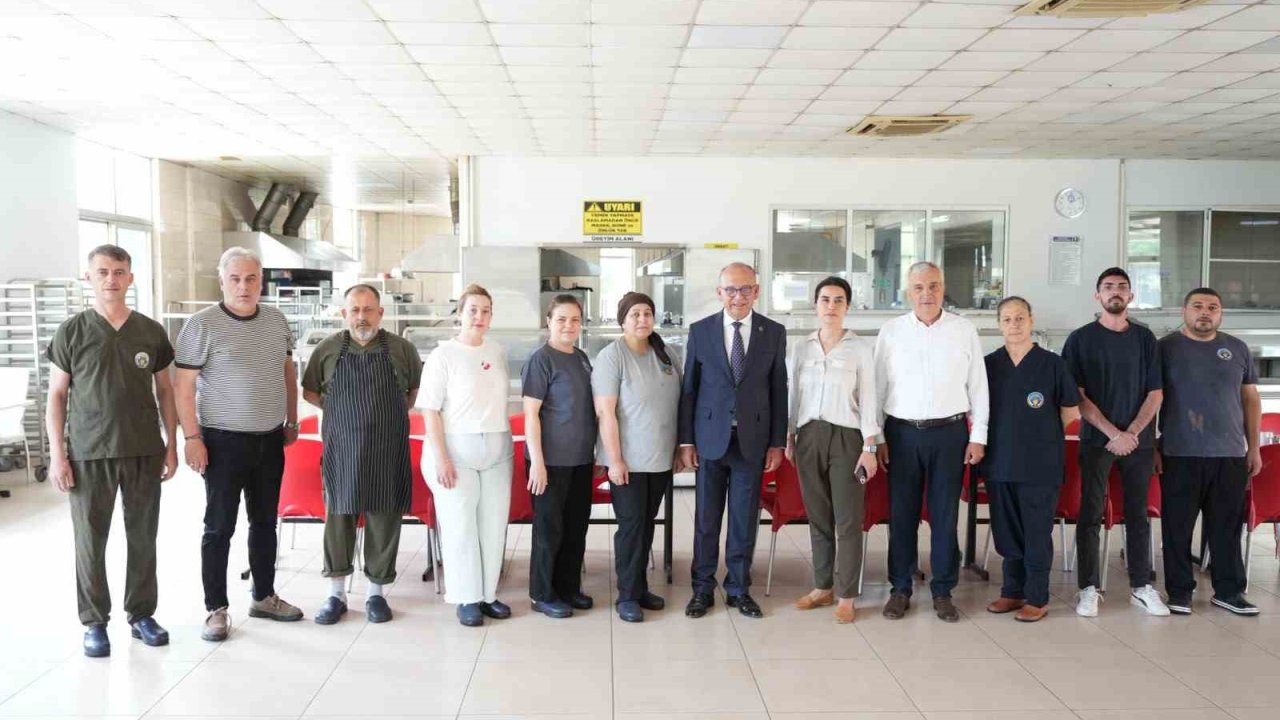 Turgutlu’da aşevine 12 ton 400 kiloluk kurban bağışı