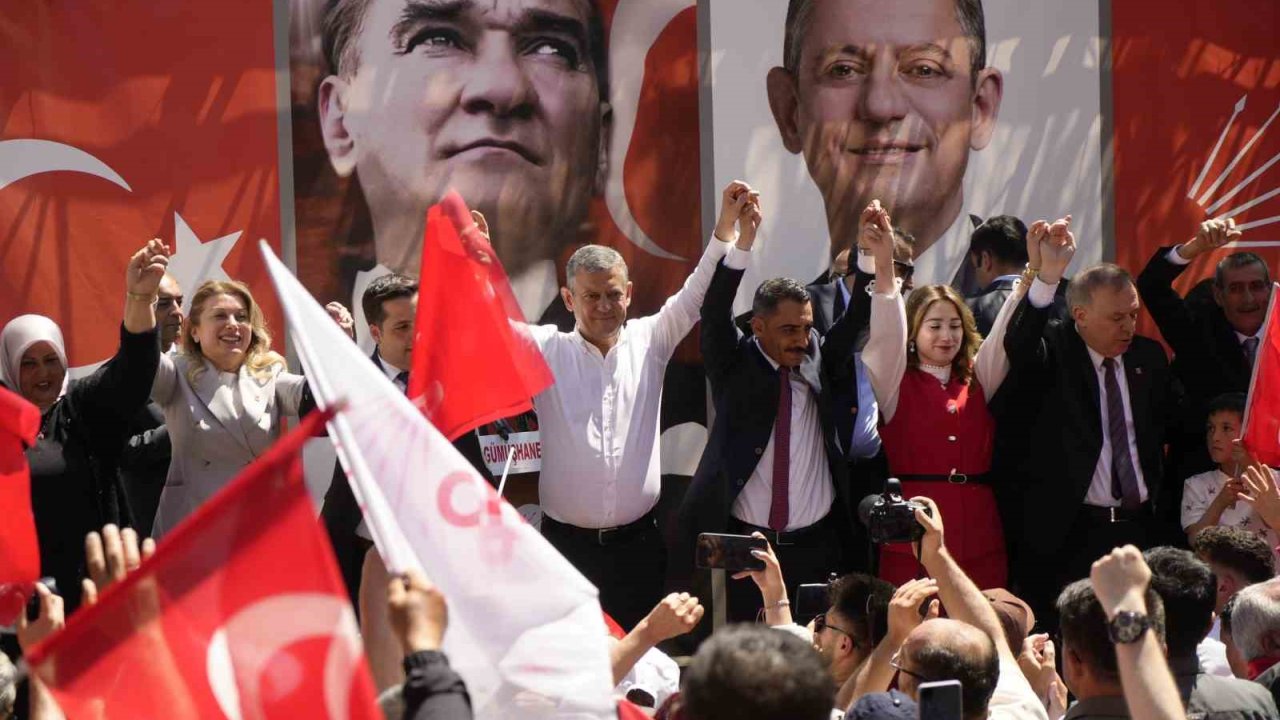 Özgür Özel Tekke’de konuştu
