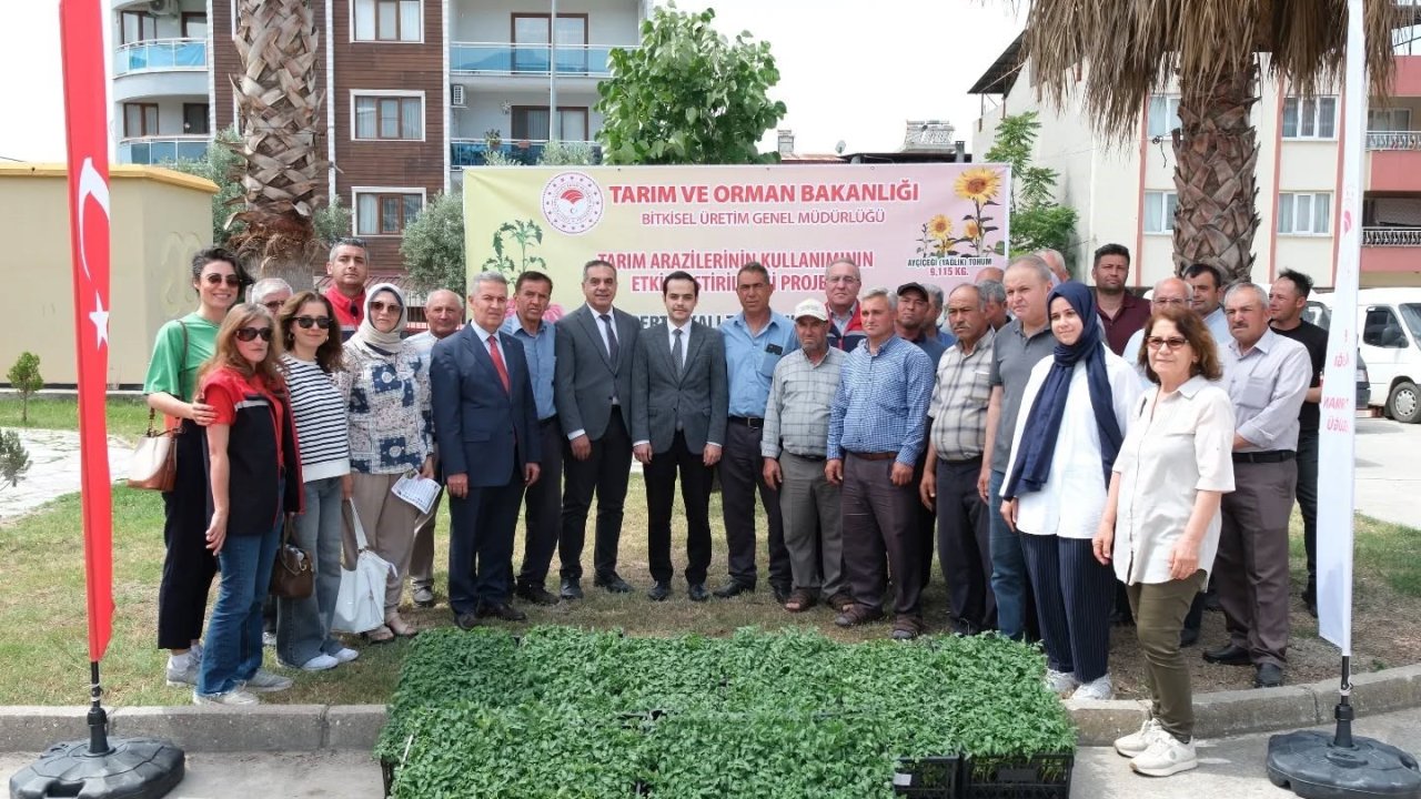 Buharkent’te 38 bin domates fidesi dağıtıldı