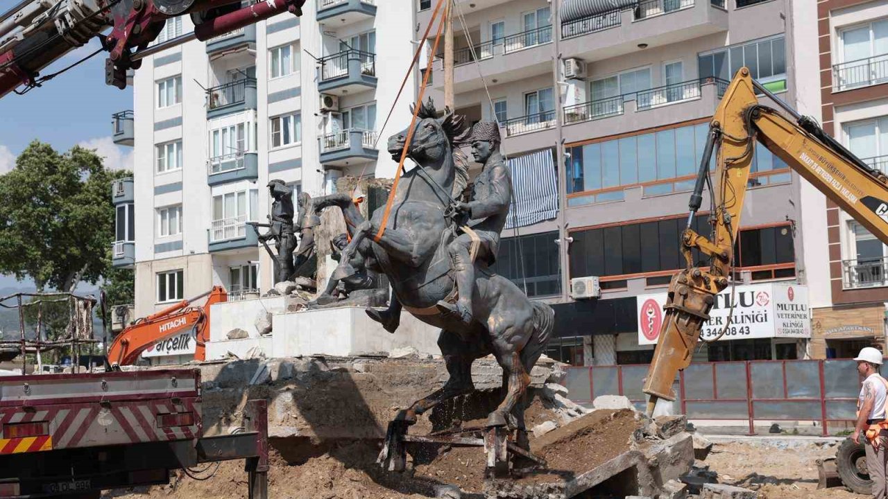 İncirliova’da Atatürk heykeli koruma altına alındı