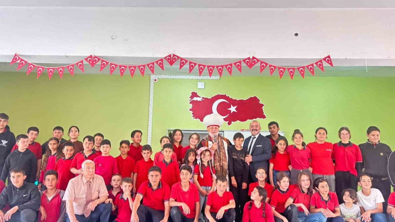 Yozgat’ta öğrenciler Nasreddin Hoca ile buluştu