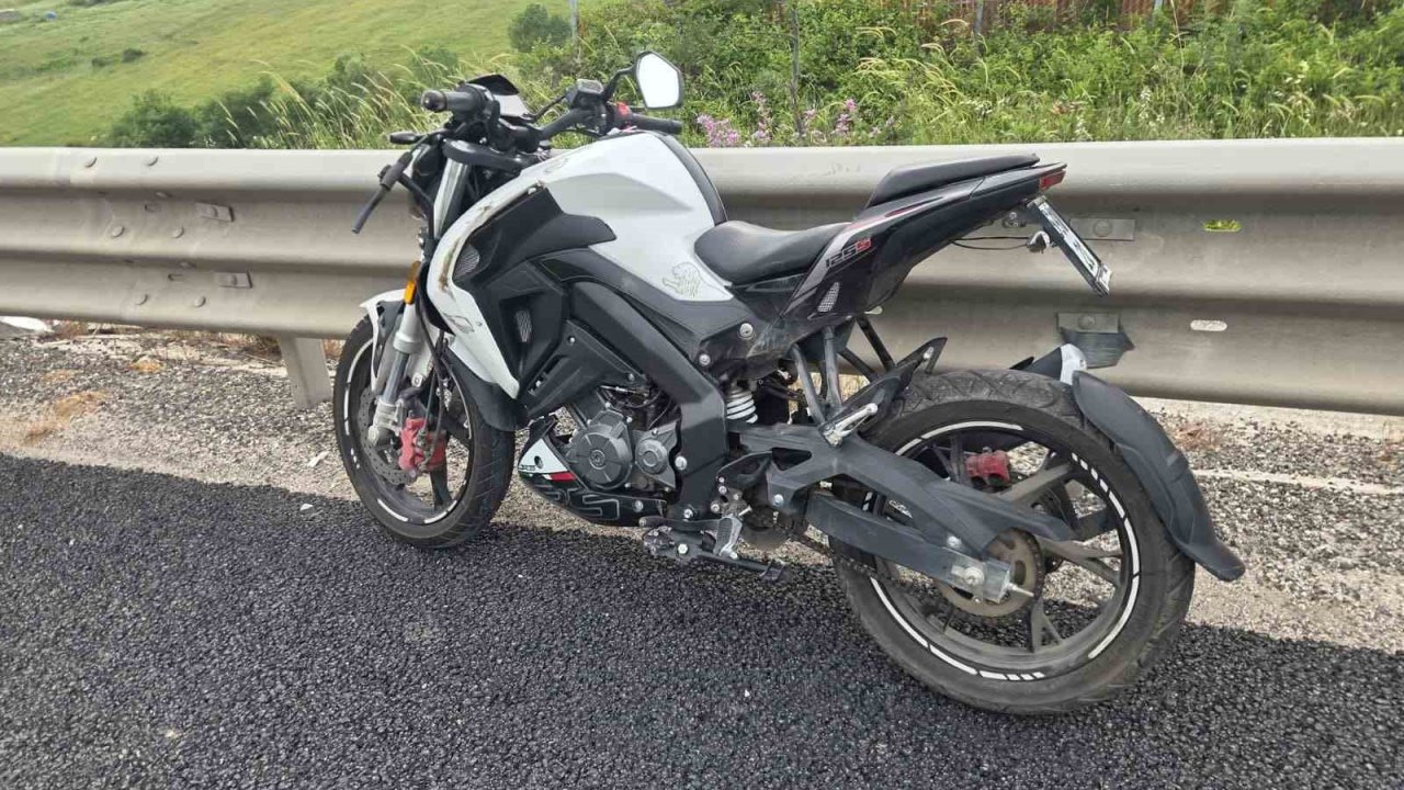 Motosiklet virajda savruldu sürücü ağır yaralı