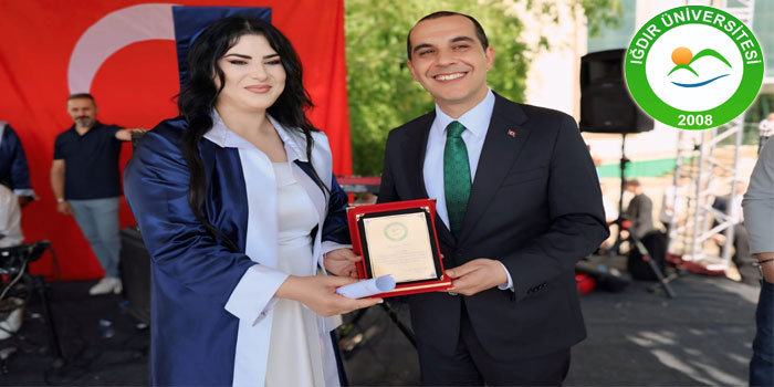 Karslı Emine Güneş Hem Akademik Hem Sosyal Projeleriyle Iğdır Üniversitesi'ni Birincilikle Bitirdi
