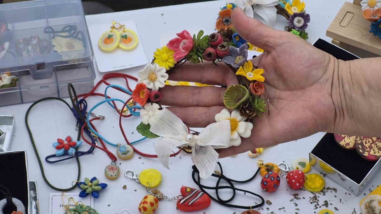 Üreten kadınların el emeği ürünleri vatandaşların beğenisine sunuldu