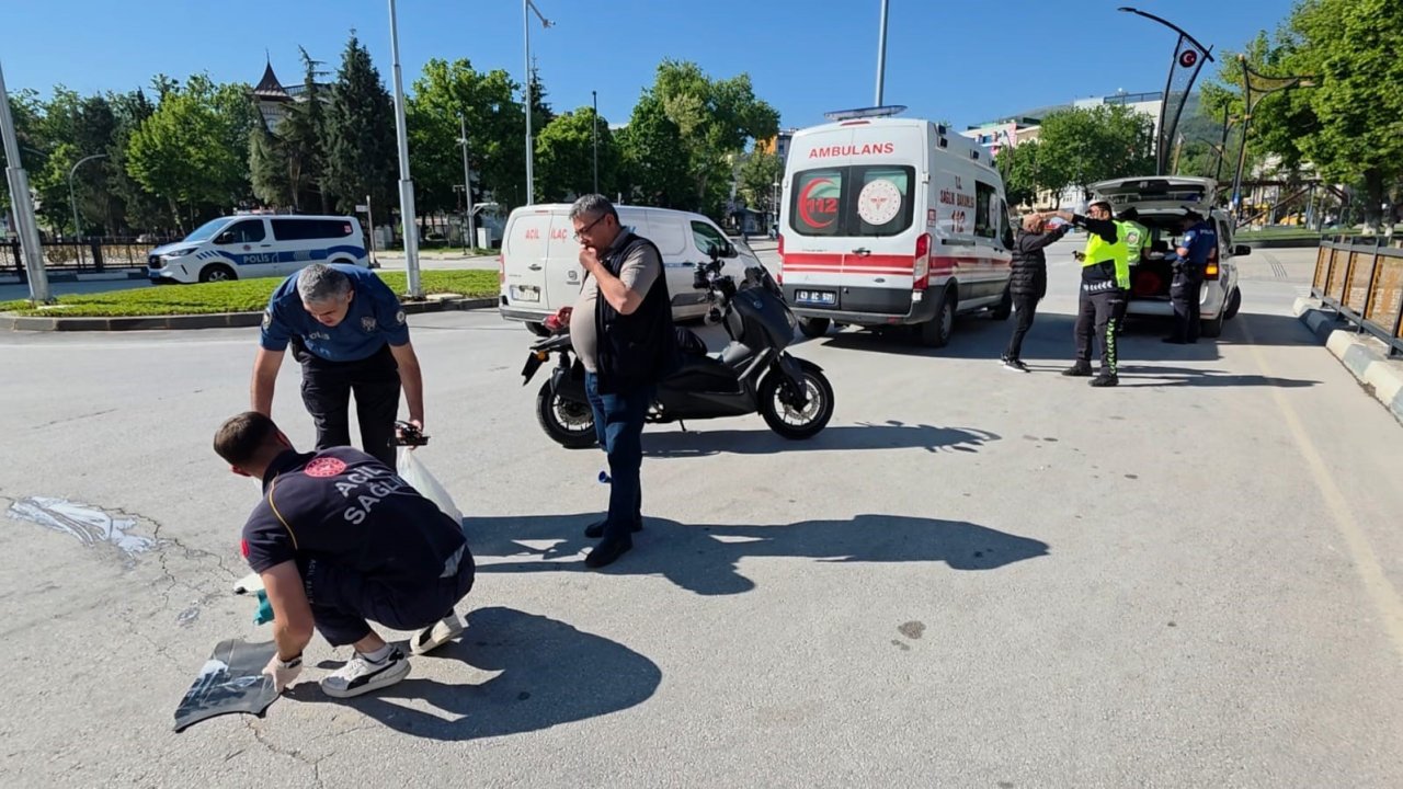 Kütahya’da motosiklet ile elektrikli bisiklet çarpıştı: 1 yaralı