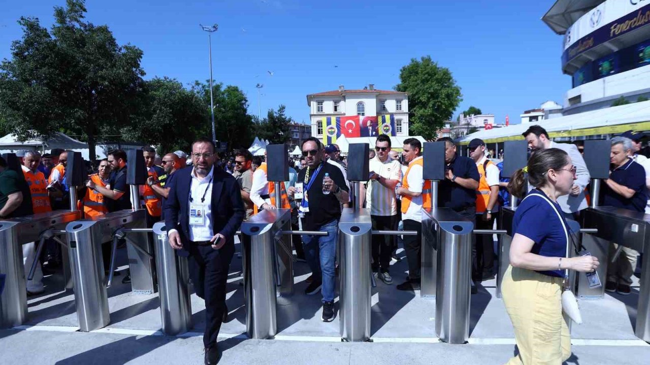 Fenerbahçe’de olağanüstü seçimli genel kurul toplantısı başladı