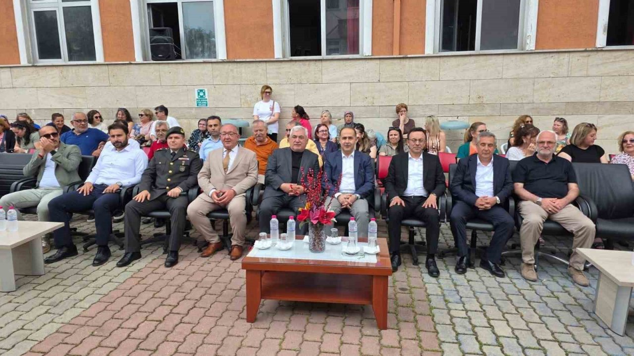 Bandırma’da hayat boyu öğrenme şenliği ve yılsonu sergisi açıldı