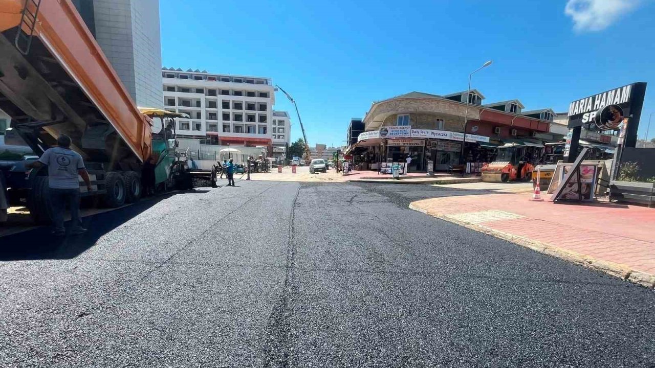Alanya Belediyesi’nden sıcak asfalt çalışması