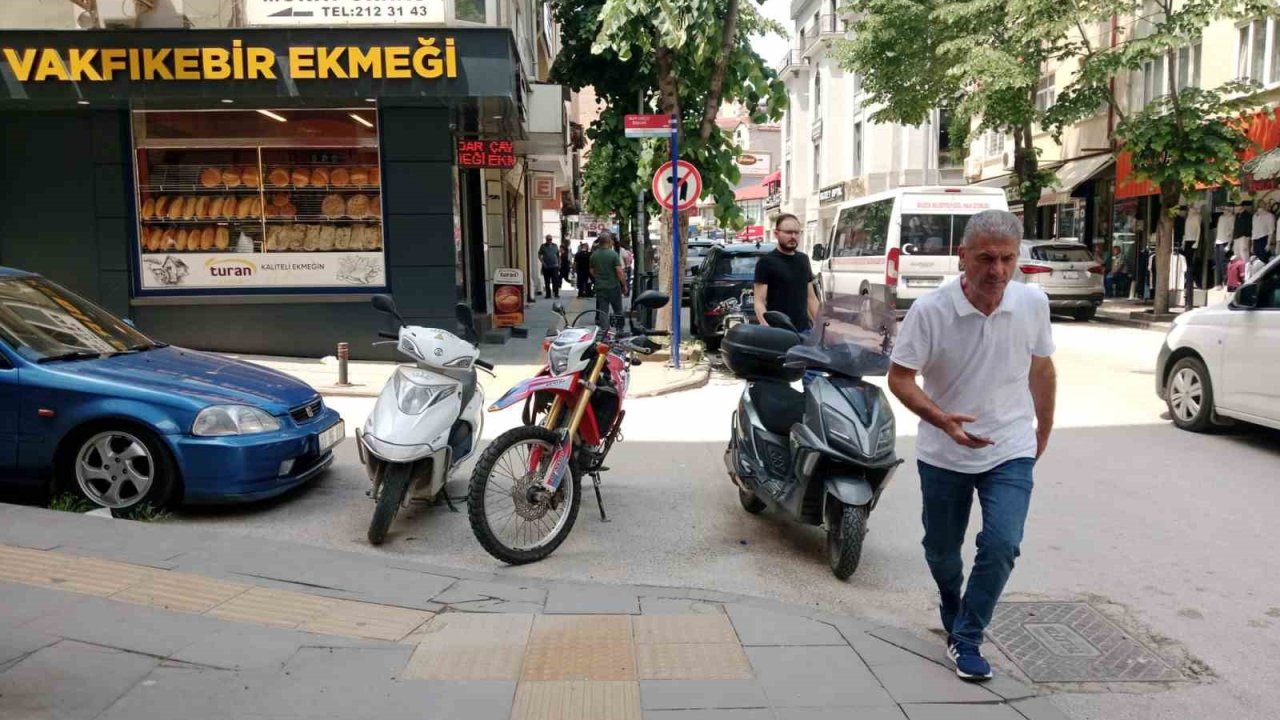 Görme engelli yolunu işgal etti