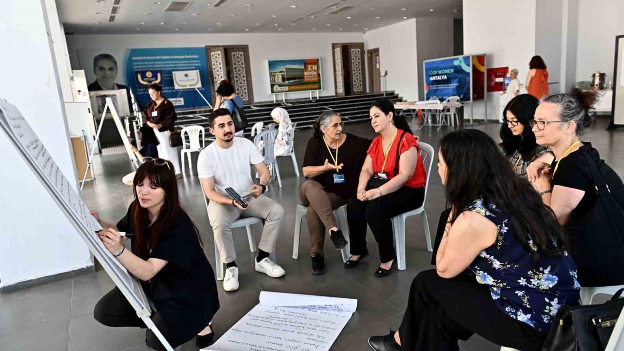 COP Women Antalya’da kadınların iklim politikalarındaki rolü konuşuldu