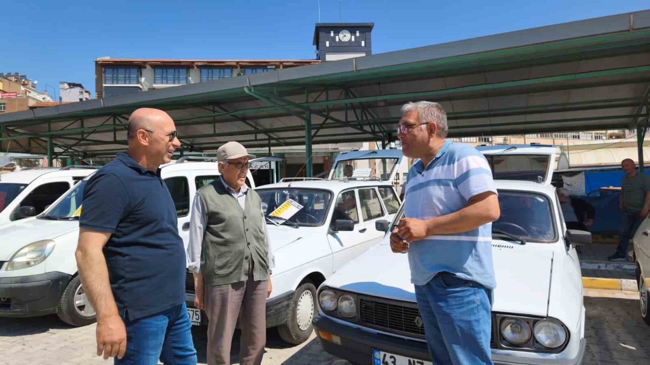 Demirci’nin Oto Pazarı bölgenin ticaret merkezi oldu