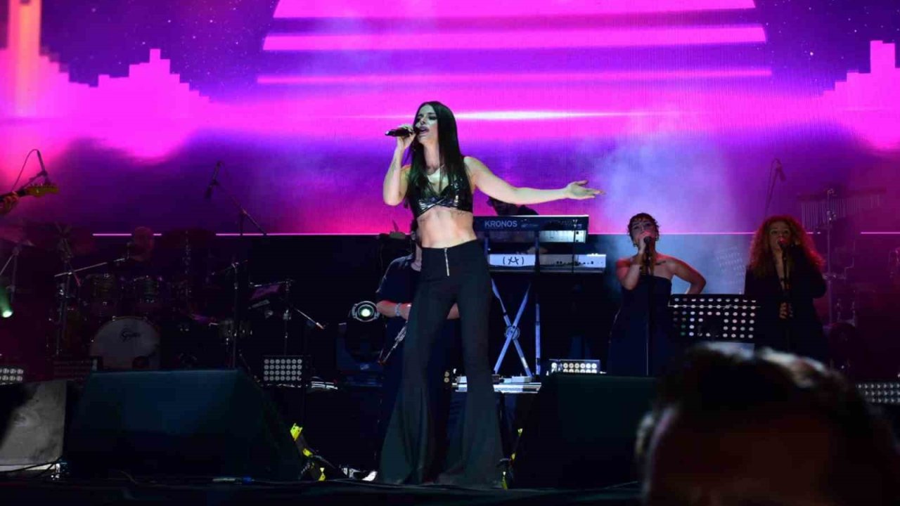 Mut Festivalinde Ceza ve Simge rüzgarı esti