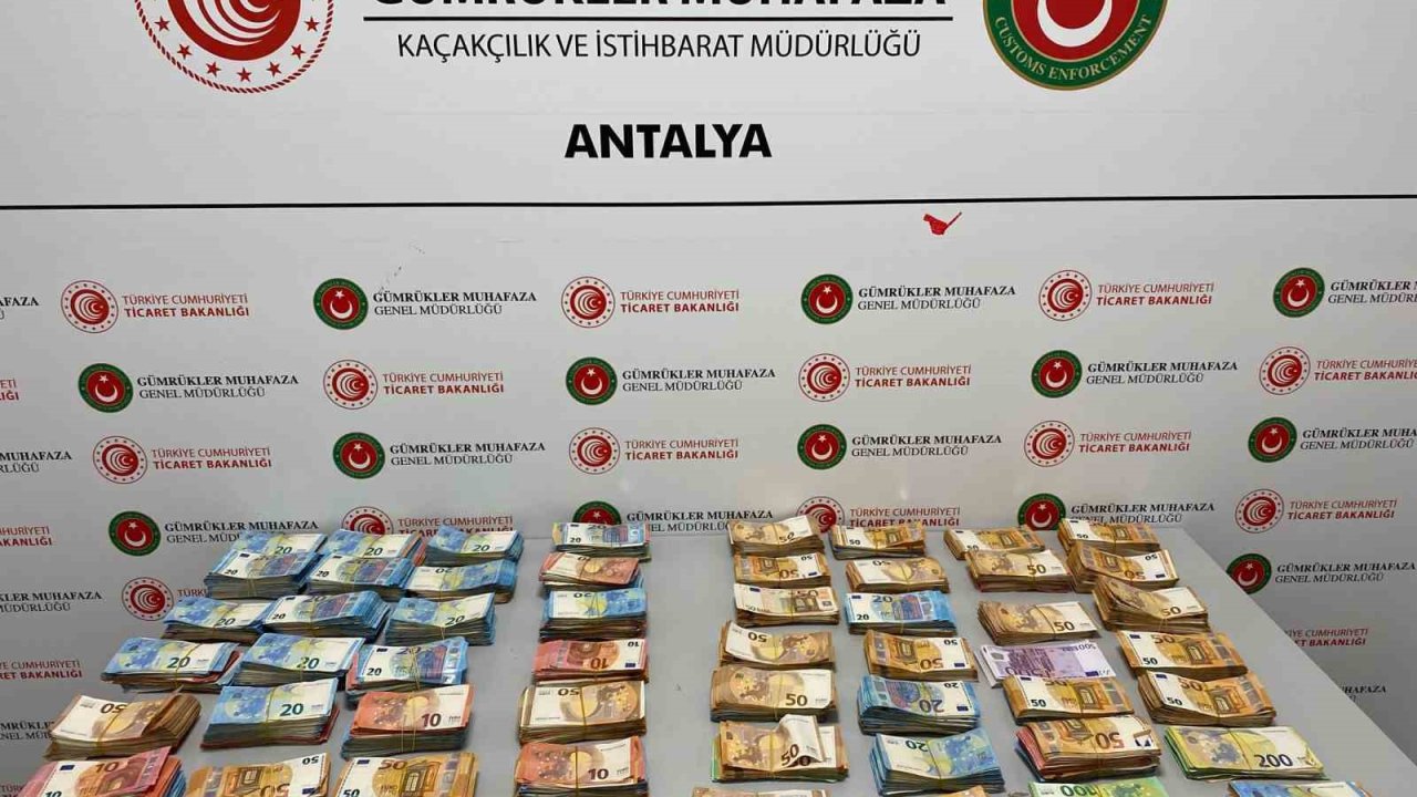 Bebek bezleri içerisine gizlenmiş 20 milyon liradan fazla nakit para ele geçirildi