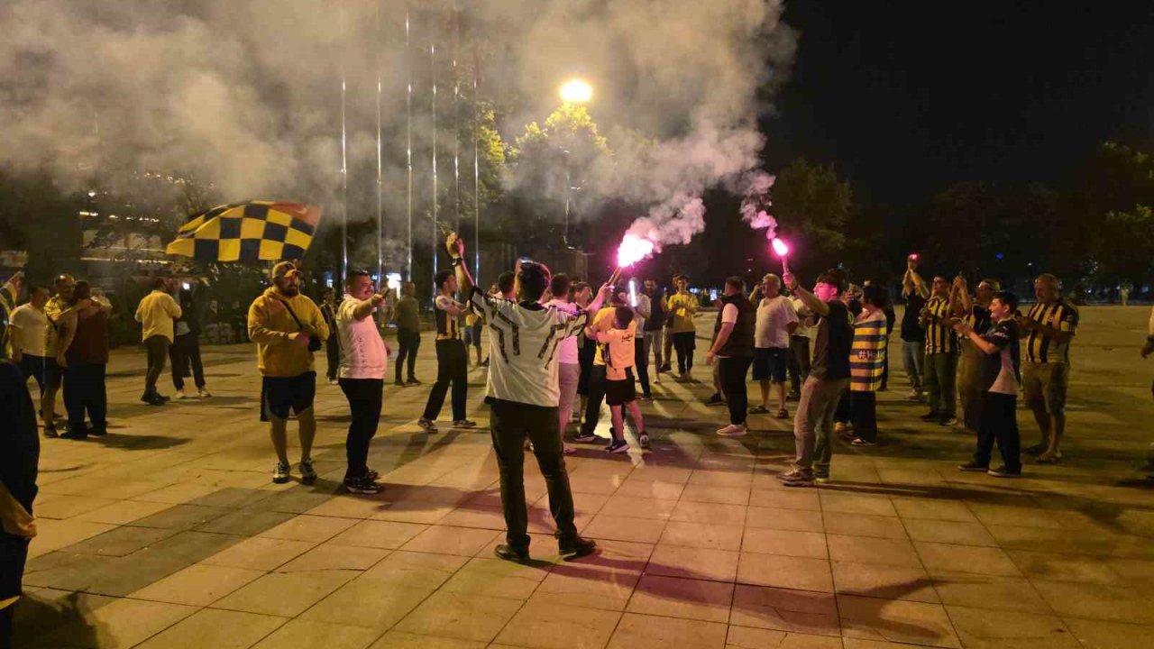 Düzce’de Fenerbahçe Başkanı Aziz Yıldırım sevinci