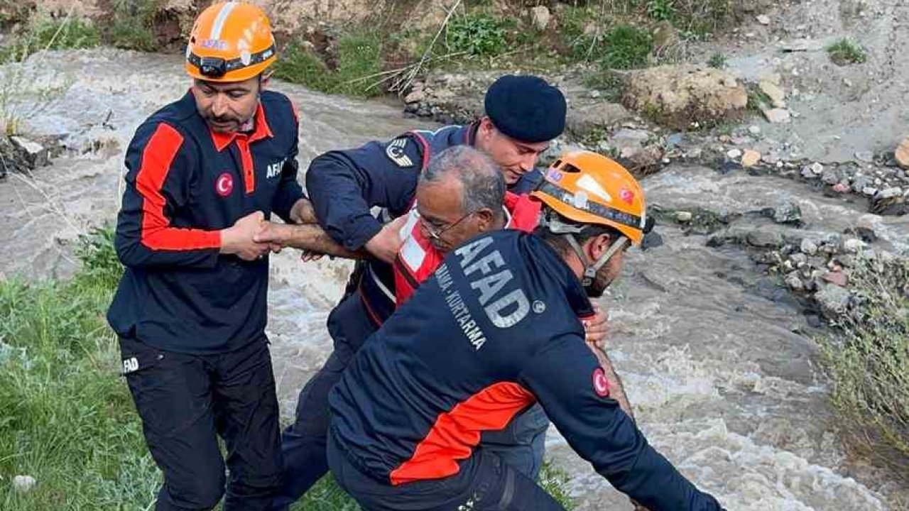 Erzurum’da mantar toplarken mahsur kalan çift kurtarıldı