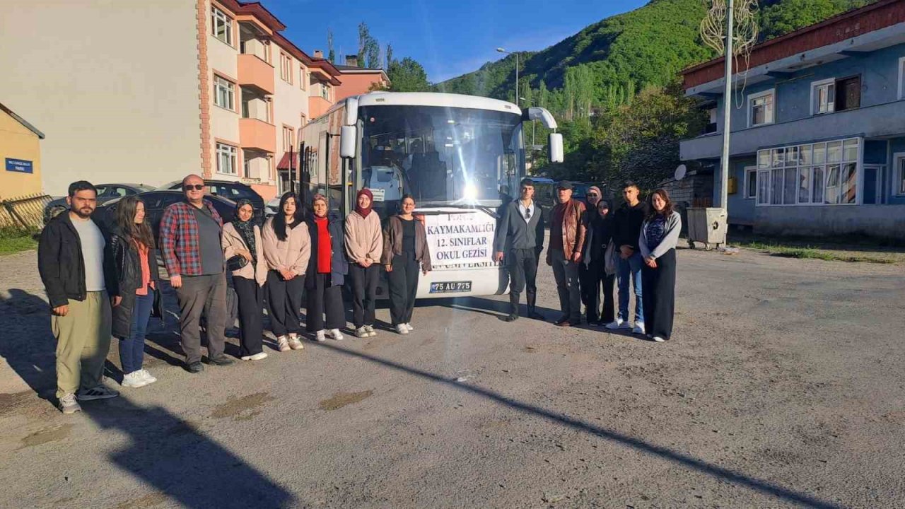Posof Kaymakamlığı’ndan öğrencilere büyük moral: Rize gezisi düzenlendi