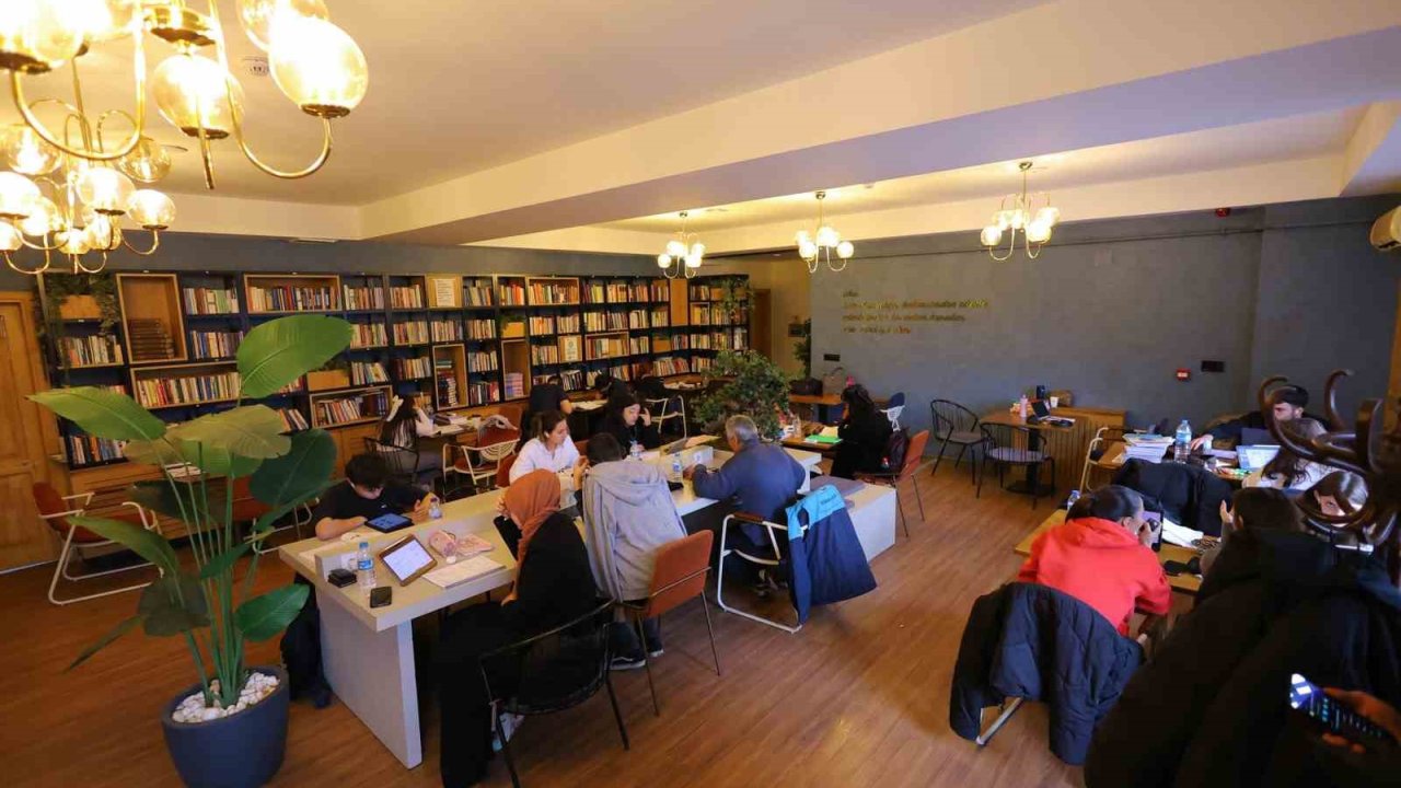 Rasathane Kitap Kafe’ye ilgi artıyor