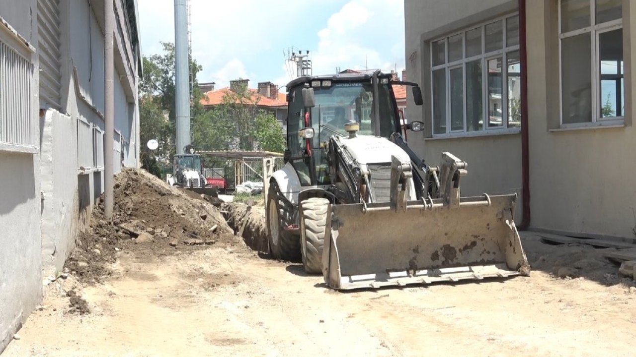 Isparta’da kanalizasyon hattı çalışmasında göçük meydana gel