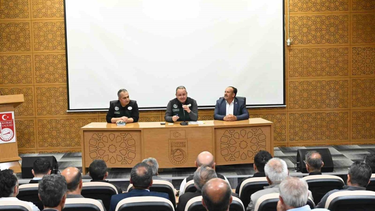 Bayburt’ta DSİ yatırımları muhtarlarla istişare edildi