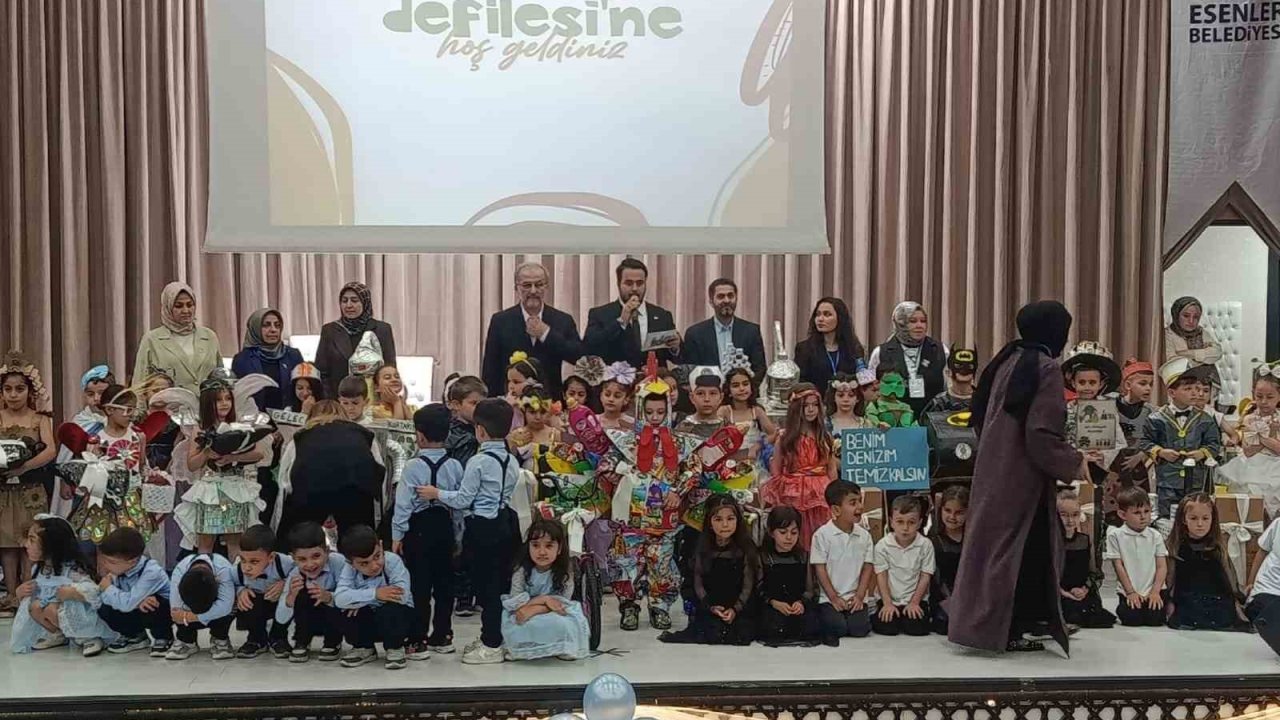 Esenlerli miniklerden geri dönüşüm defilesi