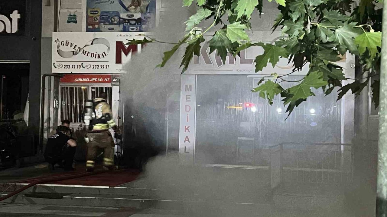 Manisa’da medikal ürünler satan iş yerinde yangın