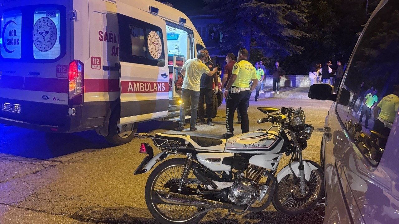 Erzincan’da otomobil ile motosiklet çarpıştı: 2 yaralı