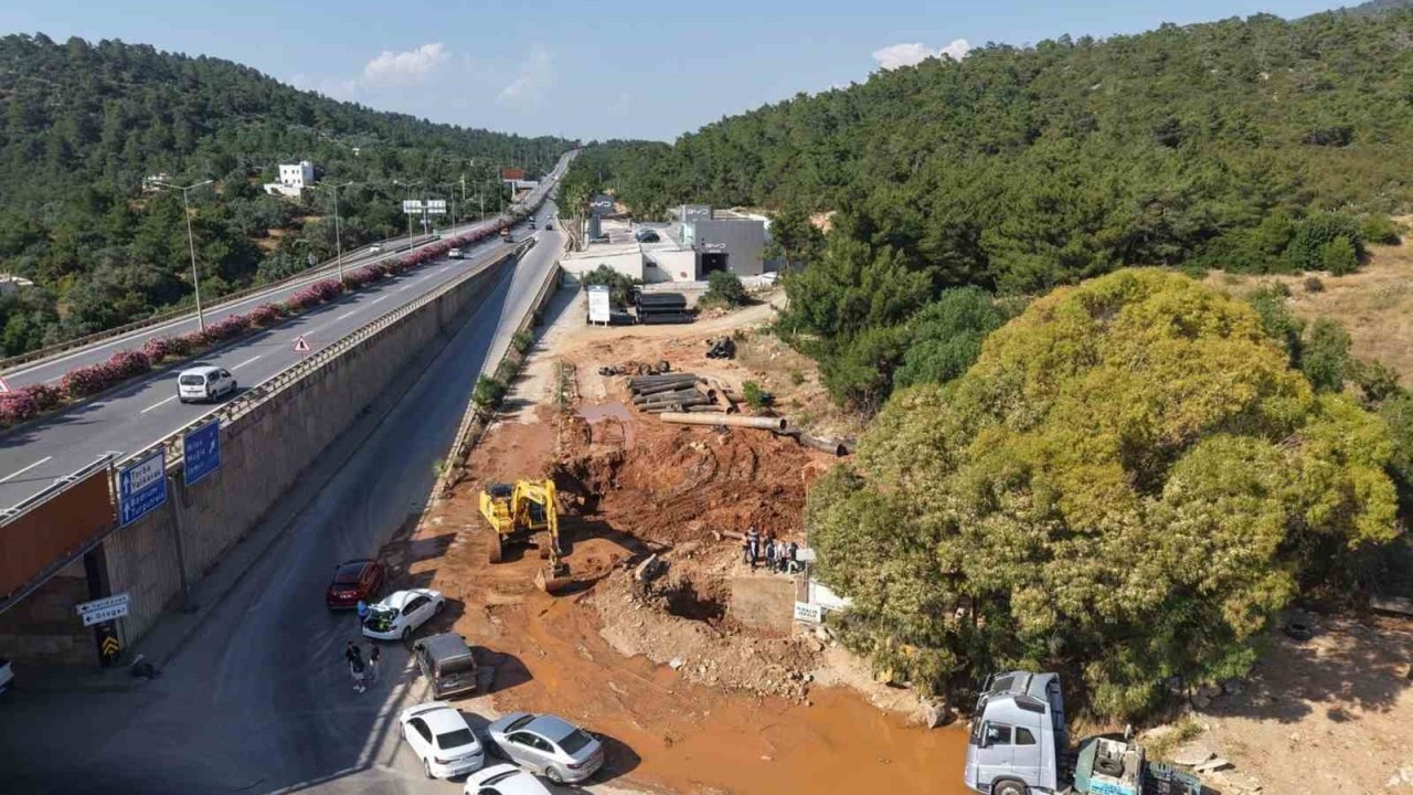 Torba ana depo hattı üçe ayrılarak Bodrum geneli su kesintisinin önüne geçiliyor