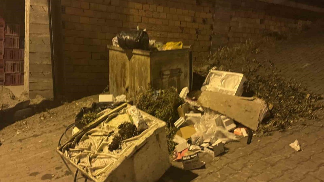 Toplanmayan çöpler tepkilere neden oldu