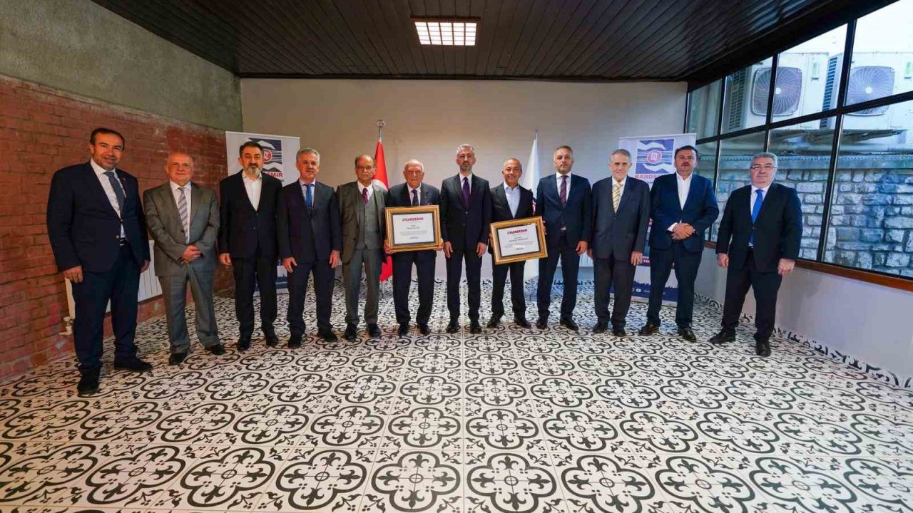 KARDEMİR’de onursal başkanlık ünvanları takdim edildi