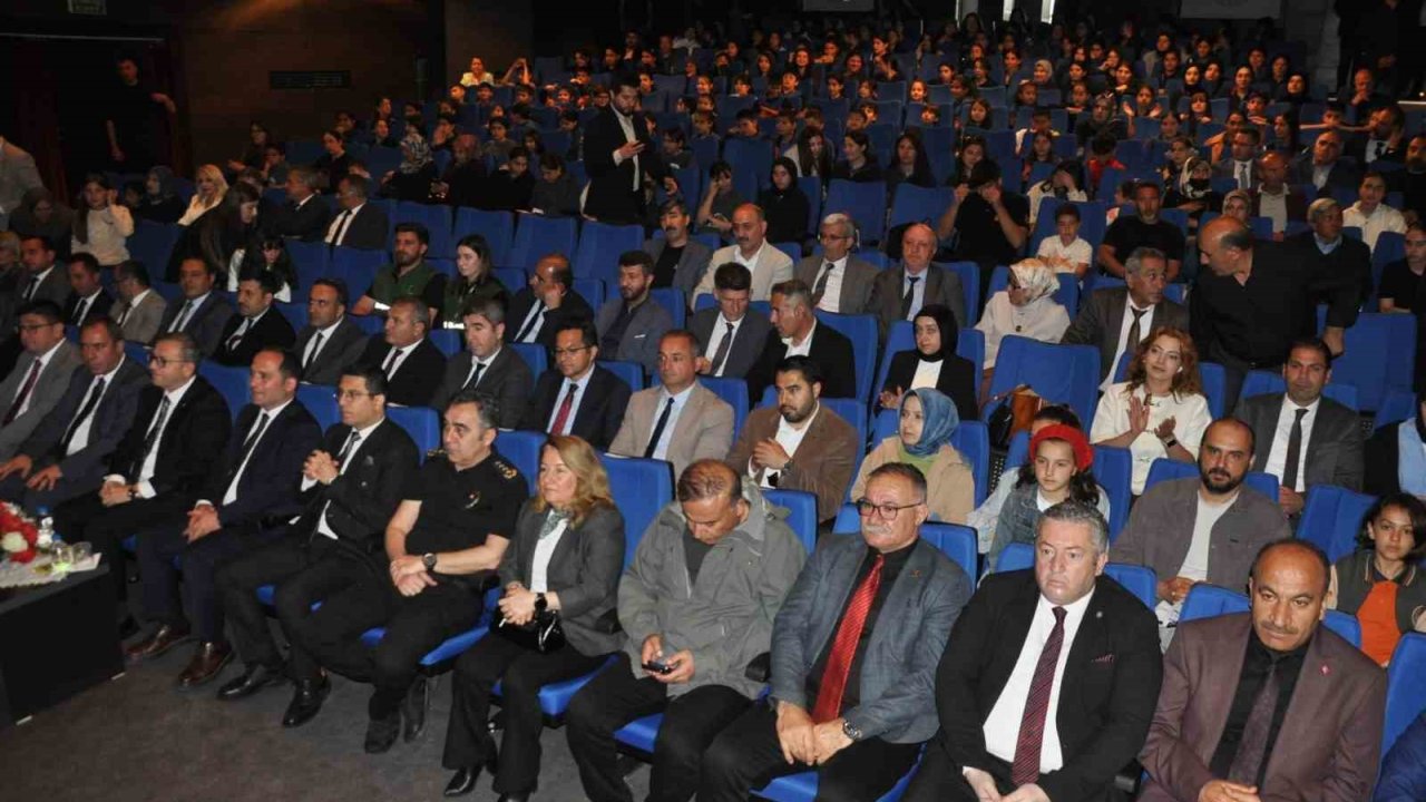 Kars’ta kitap seferberliği: 98 bin kitap okundu, en çok okuyan öğrenci ve veliler ödüllendirildi