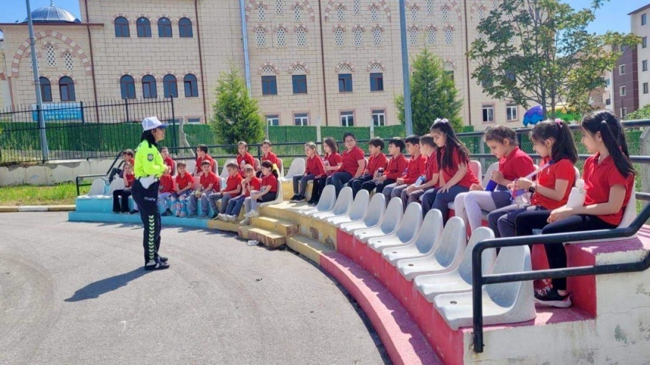 Bilecik’te öğrencilere trafik eğitimi verildi
