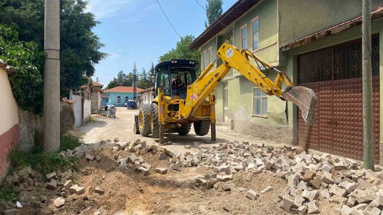 İnönü’de bozulan yollar yenileniyor
