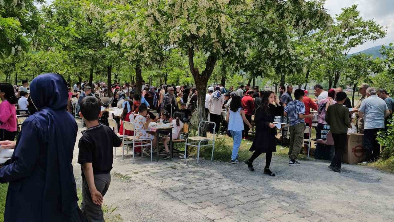 Hasköy’de Gazze yararına hayır çarşısı kuruldu