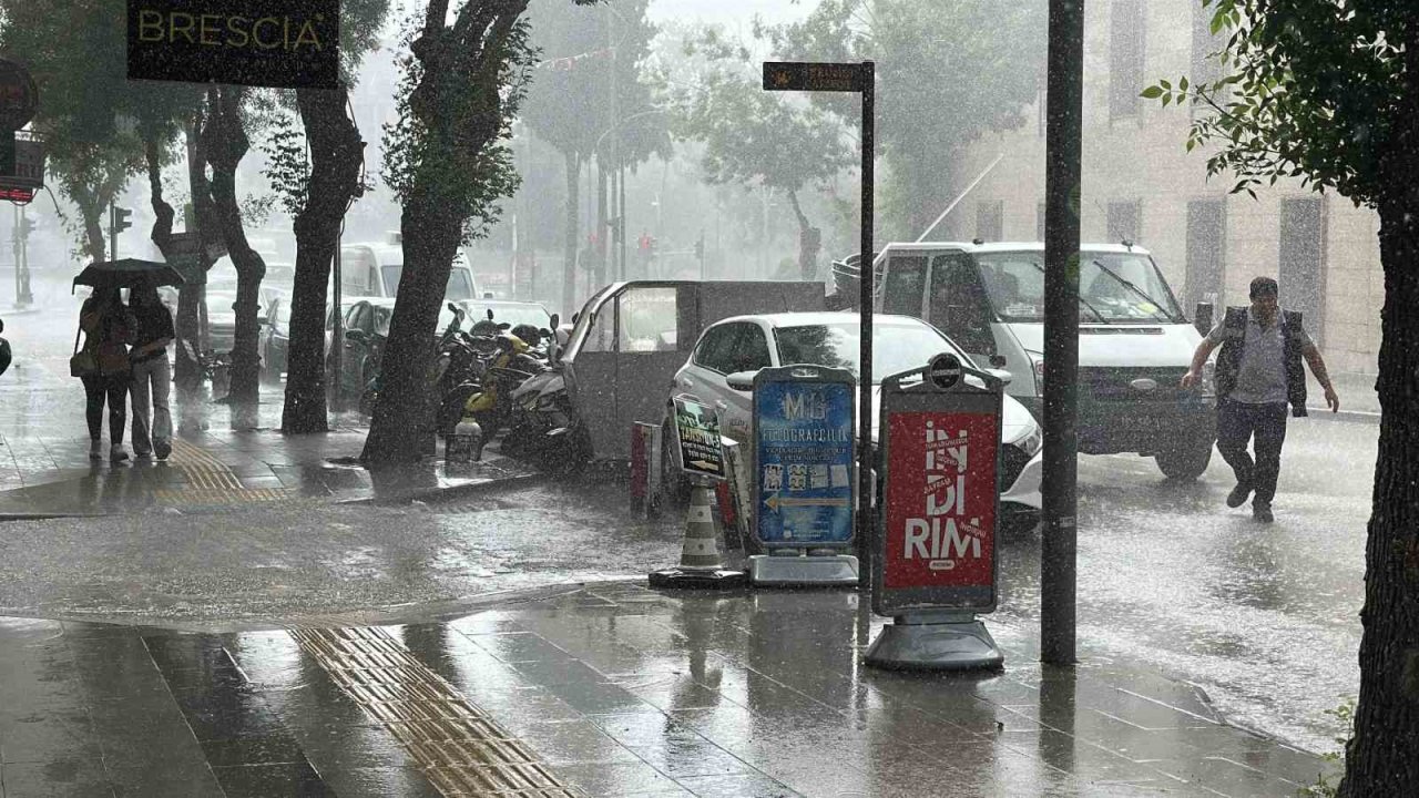 Burdur’da şiddetli yağmur etkili oldu