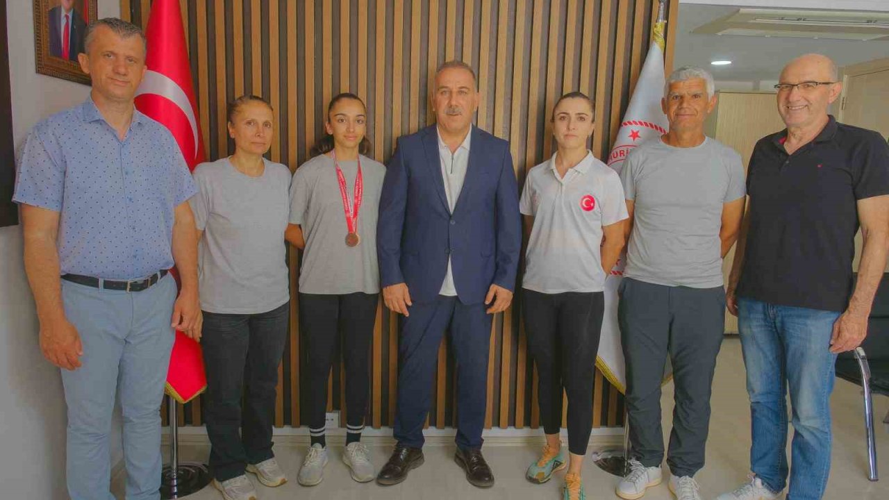 Türkiye üçüncüsü bisikletçi Hena Aydın’a döndü