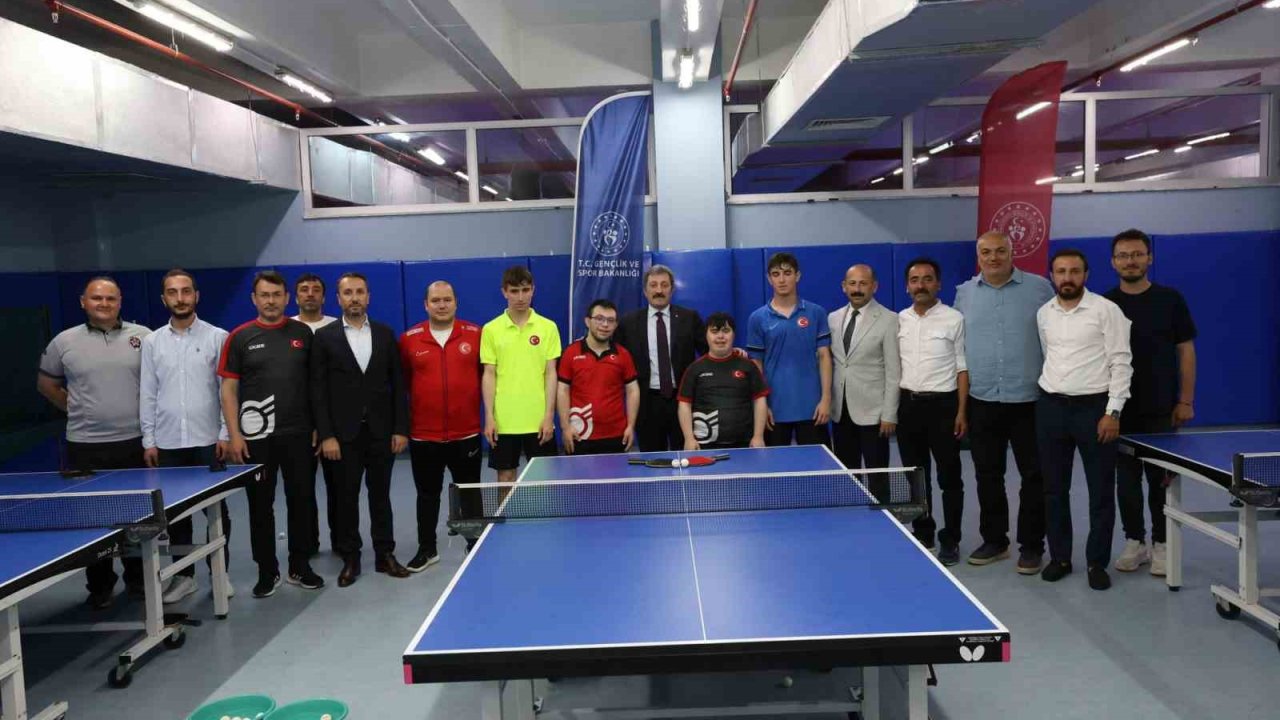 Samsunlu milli sporculara Vali Tavlı’dan moral