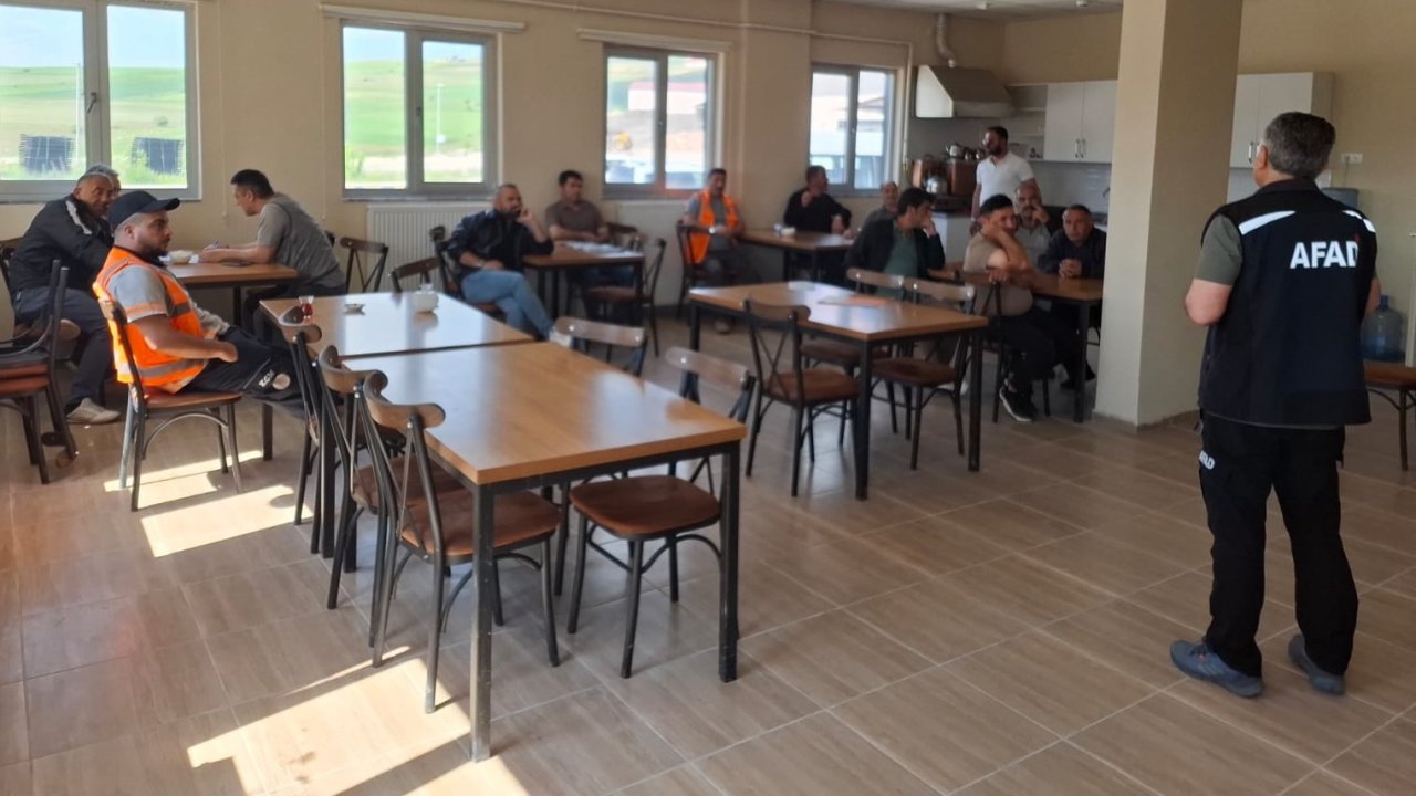 Bayburt’ta Karayolları personeline afet farkındalık eğitimi verildi