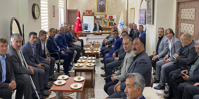 Arpaçay Kaymakamı Muhammed Burak Akköz Muhtarlarla