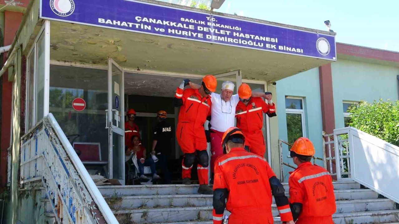 Çanakkale’de fırtına, dolu ve hortum tatbikatı gerçekleştirildi