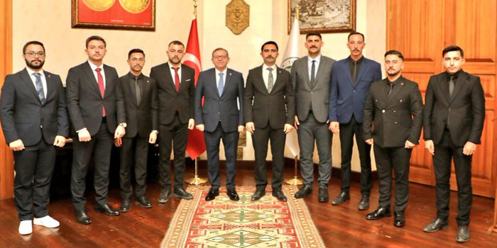 Kars Valisi Ziya Polat, Ülkü Ocakları Heyetini Makamında Kabul Etti