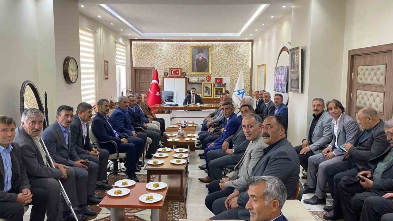 Arpaçay’da değerlendirme toplantısı: Kaymakam Akköz muhtarların taleplerini dinledi